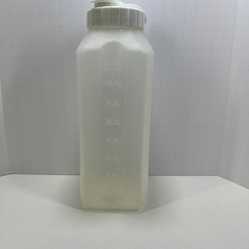 Vintage Rubbermaid 1 Qt Pitcher‎ Bottle Flip Spout Lid Measuring 32oz